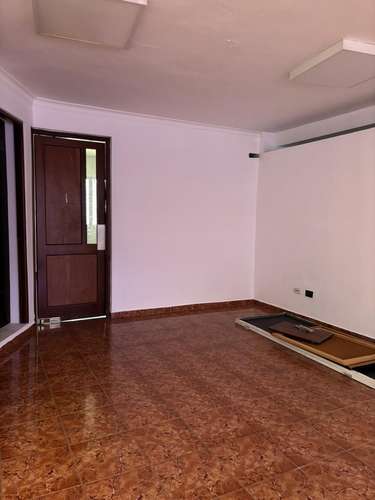 Oficina en piantini con 150 metros