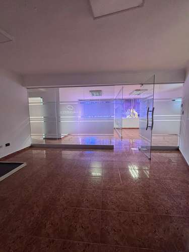 Oficina en piantini con 150 metros