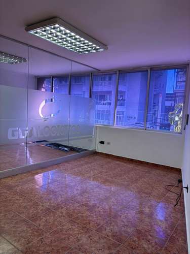 Oficina en piantini con 150 metros