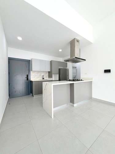 Apartamento con Vista Panorámica al Mar en Alquiler |