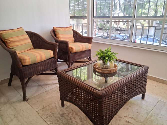 Apartamento en Alquiler Amueblado 2H 1P y Balcón en Condominio Cerrado / Furnished 2-Bedroom, 1-Parking-Space Apartment 