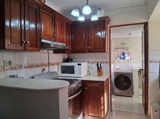Apartamento en Alquiler Amueblado 2H 1P y Balcón en Condominio Cerrado / Furnished 2-Bedroom, 1-Parking-Space Apartment  - Imagen 5