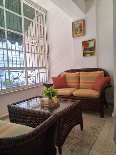 Apartamento en Alquiler Amueblado 2H 1P y Balcón en Condominio Cerrado / Furnished 2-Bedroom, 1-Parking-Space Apartment  - Imagen 2
