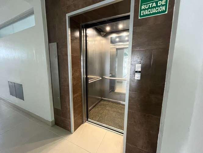 Local Comercial Alquiler NACO de 44m2 – Primer Nivel