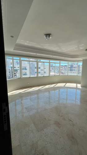 Vendo apartamento en Urbanizacion Real proximo a la 27 de febrero de 3 Habitaciones 7mo nivel.