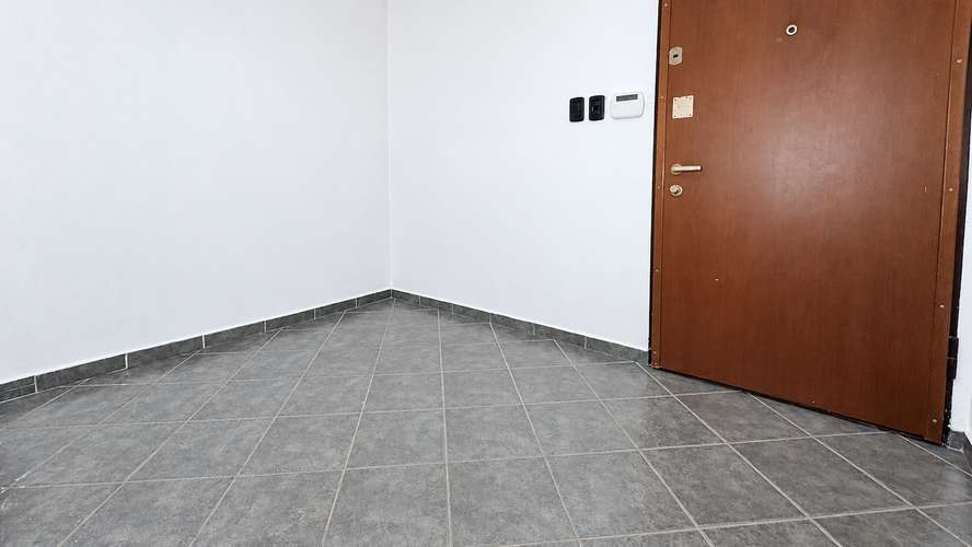 Alquiler Local para oficina en Evaristo Morales en Torre Empresarial lista para ocupar. Fácil salida a 27 de Febrero 