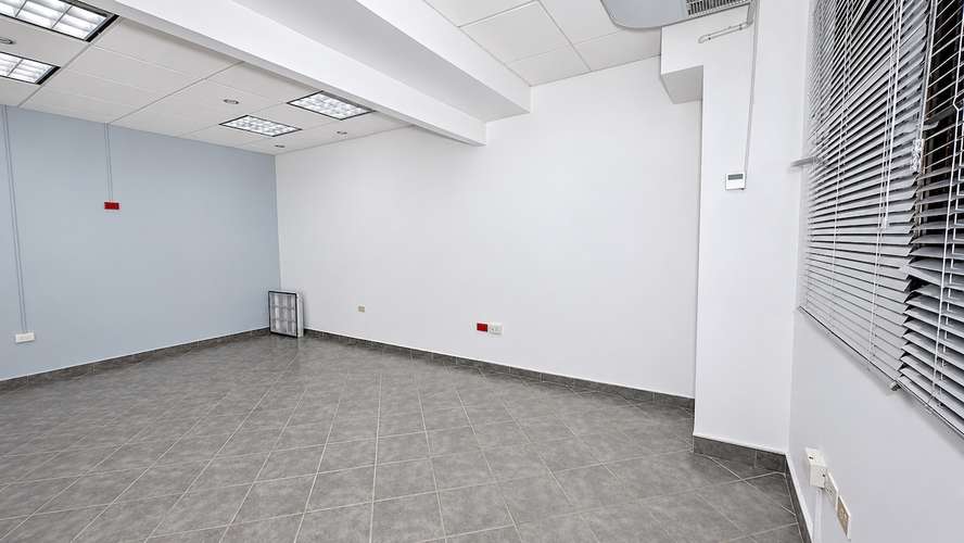 Alquiler Local para oficina en Evaristo Morales en Torre Empresarial lista para ocupar. Fácil salida a 27 de Febrero 