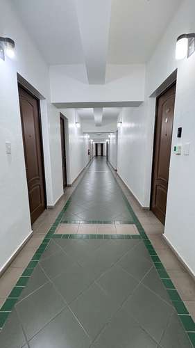 Local para oficina en Evaristo Morales en Torre Empresarial lista para ocupar con fácil salida a la 27de febrero.