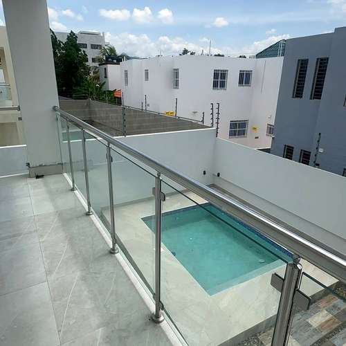 Casa moderna en venta de 4 habitaciones con piscina en Cerro Alto - Imagen 18