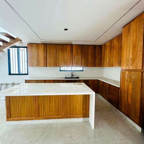 Casa moderna en venta de 4 habitaciones con piscina en Cerro Alto - Imagen 5