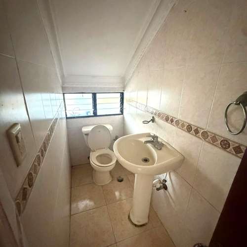 Casa de dos niveles en venta cerca del Supermercado Don Lindo - Imagen 7