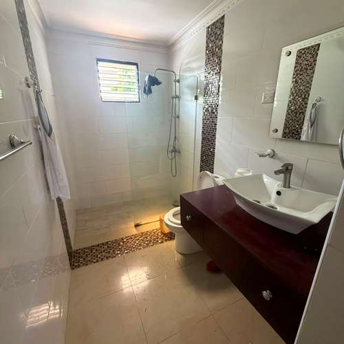 Casa de dos niveles en venta cerca del Supermercado Don Lindo - Imagen 16