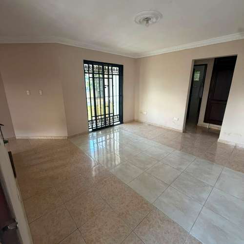 Casa de dos niveles en venta cerca del Supermercado Don Lindo - Imagen 3