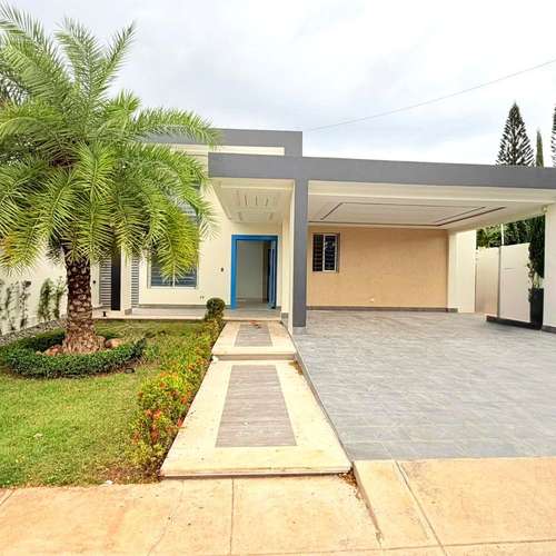 Casa en venta de 3 habitaciones con marquesina para 6 en Gurabo - Imagen 1