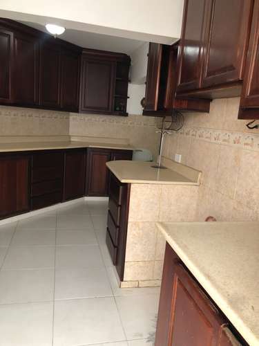 VENTA CASA DE DOS NIVELES EN ZONA EXCLUSIVA DE CERRO ALTO SANTIAGO - Imagen 5