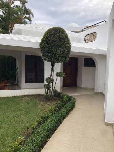VENTA CASA DE DOS NIVELES EN ZONA EXCLUSIVA DE CERRO ALTO SANTIAGO - Imagen 2