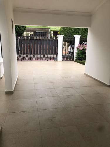 VENTA CASA DE DOS NIVELES EN ZONA EXCLUSIVA DE CERRO ALTO SANTIAGO - Imagen 6