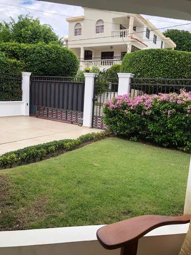 VENTA CASA DE DOS NIVELES EN ZONA EXCLUSIVA DE CERRO ALTO SANTIAGO - Imagen 3