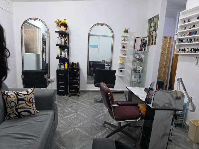  **SALÓN DE BELLEZA Y CENTRO DE UÑAS EQUIPADO EN RENTA | SANTIAGO** - Imagen 4