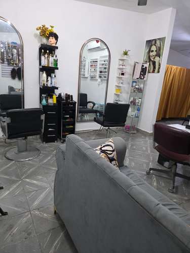  **SALÓN DE BELLEZA Y CENTRO DE UÑAS EQUIPADO EN RENTA | SANTIAGO** - Imagen 2