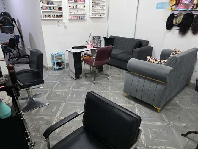  **SALÓN DE BELLEZA Y CENTRO DE UÑAS EQUIPADO EN RENTA | SANTIAGO** - Imagen 7