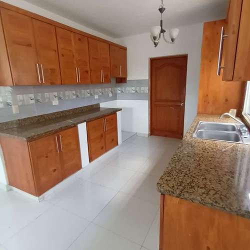 Casa En Venta con Piscina  En Romana Del Oeste La Romana  - Imagen 4