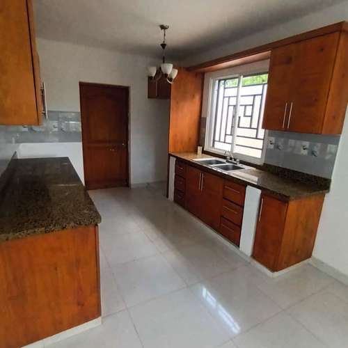 Casa En Venta con Piscina  En Romana Del Oeste La Romana  - Imagen 3