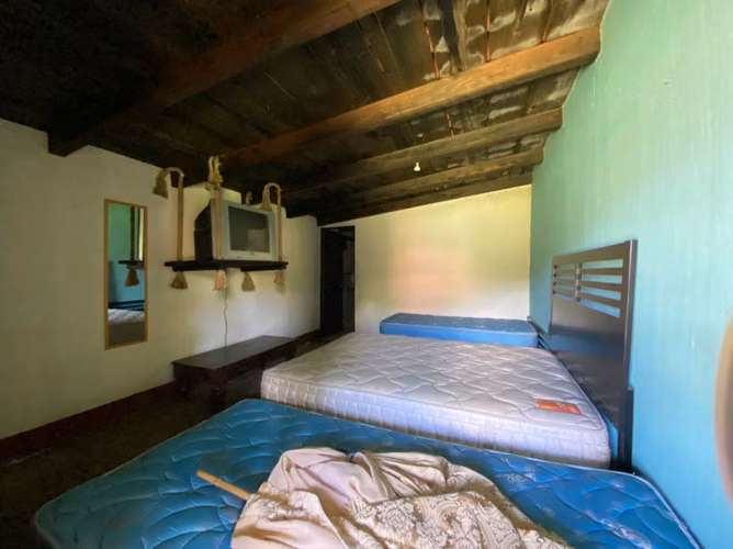 Se vende propiedad en la entrada Antigua Guatemala, ideal para hotel.