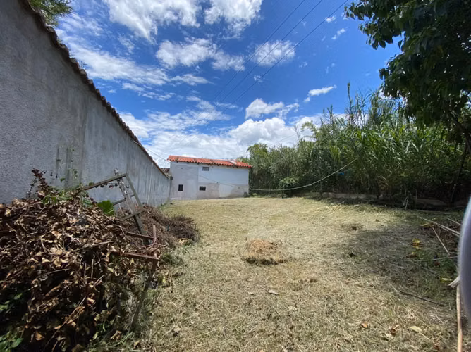 Se vende propiedad en la entrada Antigua Guatemala, ideal para hotel.