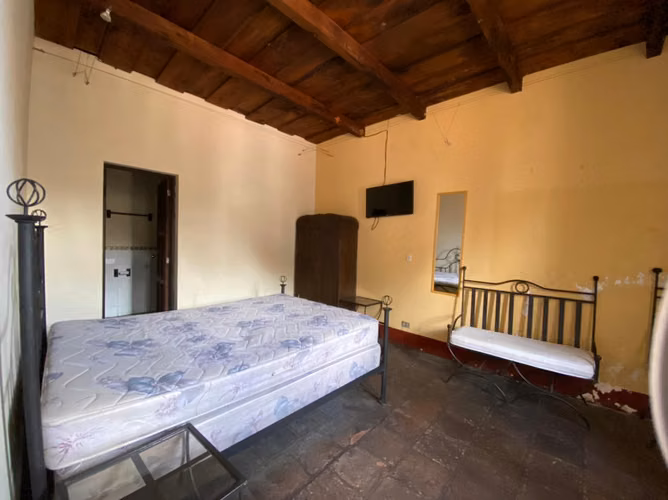 Se vende propiedad en la entrada Antigua Guatemala, ideal para hotel.