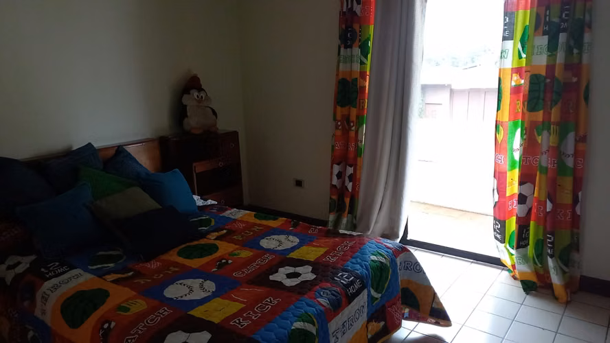 Se vende casa en Kendall, Carretera al Salvador, Fraijanes.