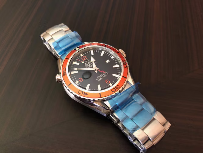 Omega Seamaster 007 con bisel naranja!