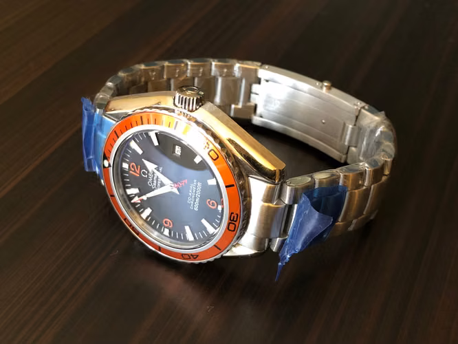Omega Seamaster 007 con bisel naranja!