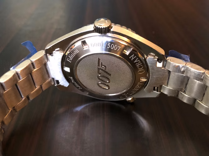 Omega Seamaster 007 con bisel naranja!
