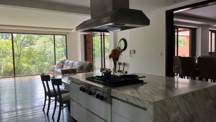 EXCLUSIVA CASA | AREA CAYALA EN RENTA