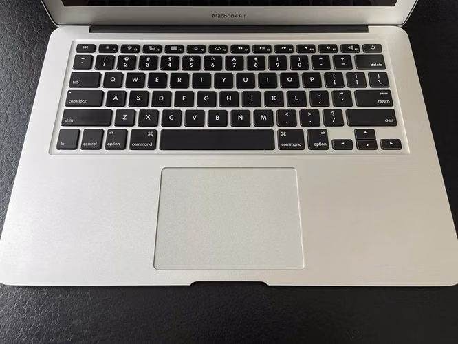 Apple Macbook Air 13.3” Color Gris! - Imagen 3