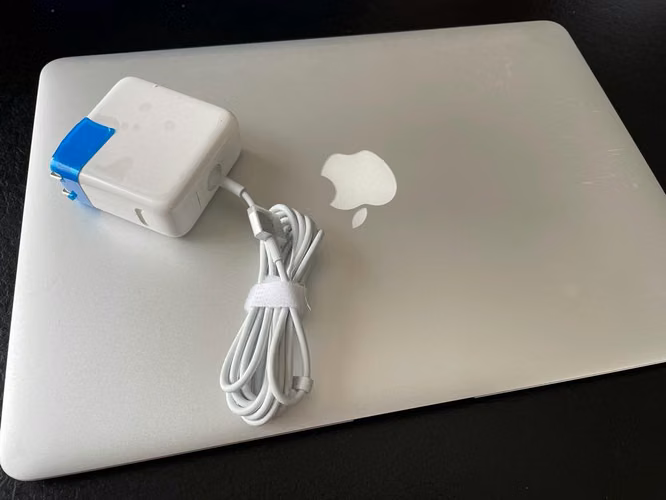 Apple Macbook Air 13.3” Color Gris! - Imagen 2