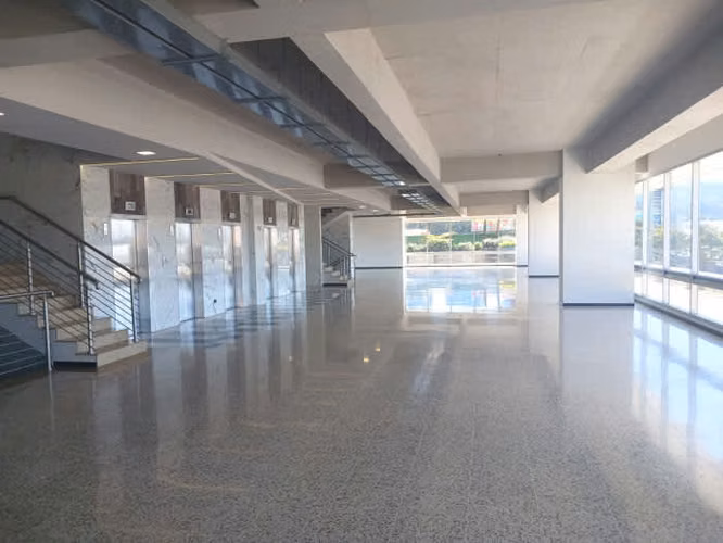 Edificio en Alquiler en zona 10 - Por estrenar !!