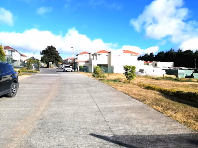 Terreno en Venta en Condominio Carretera al Salvador