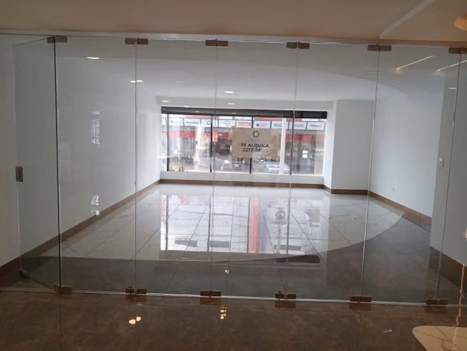 Local en Renta en Centro Empresarial zona 10