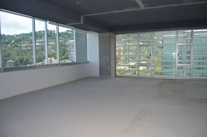 Oficina en renta zona 15  Boulevard Vista Hermosa