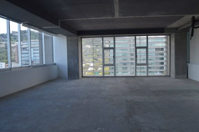Oficina en renta zona 15  Boulevard Vista Hermosa