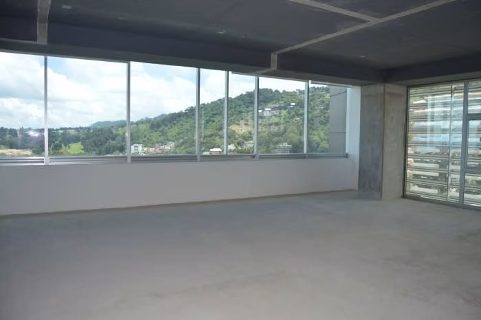 Oficina en renta zona 15  Boulevard Vista Hermosa