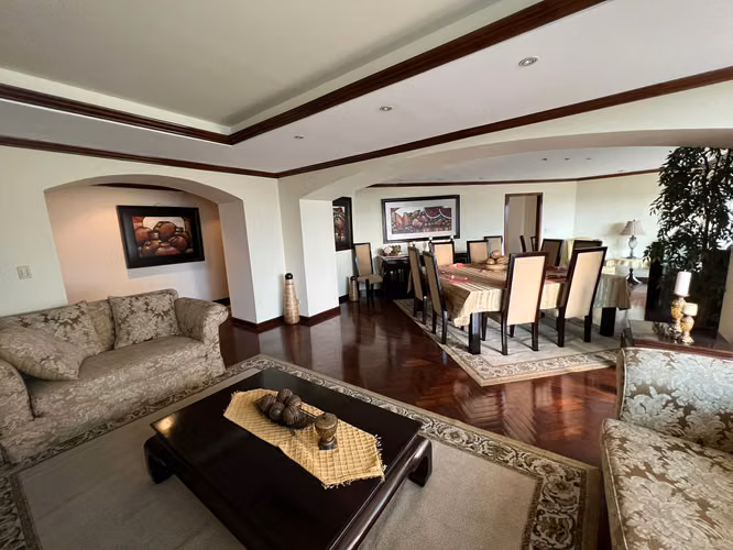 Lindo y amplio apartamento en zona 14, excelente ubicación.