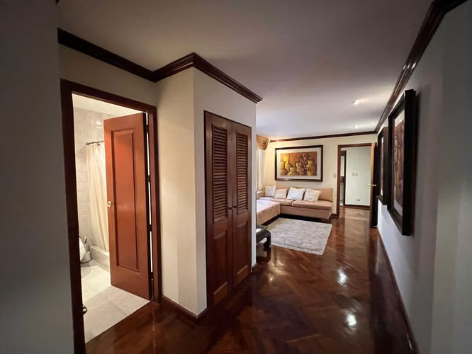 Lindo y amplio apartamento en zona 14, excelente ubicación.