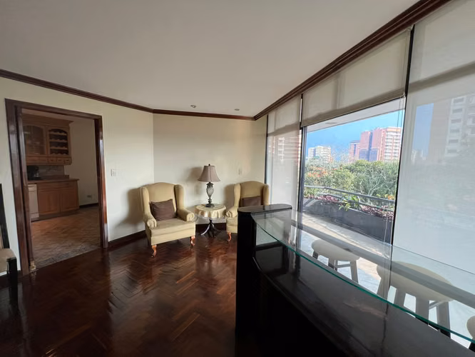 Lindo y amplio apartamento en zona 14, excelente ubicación.
