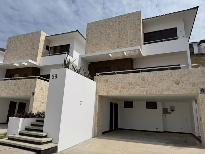 Ultimas casas en venta en Lomas de San Isidro, cluster Altos. - Imagen 3