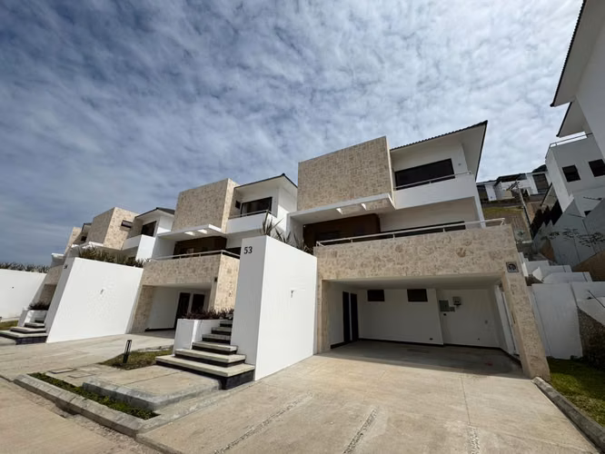 Ultimas casas en venta en Lomas de San Isidro, cluster Altos. - Imagen 2