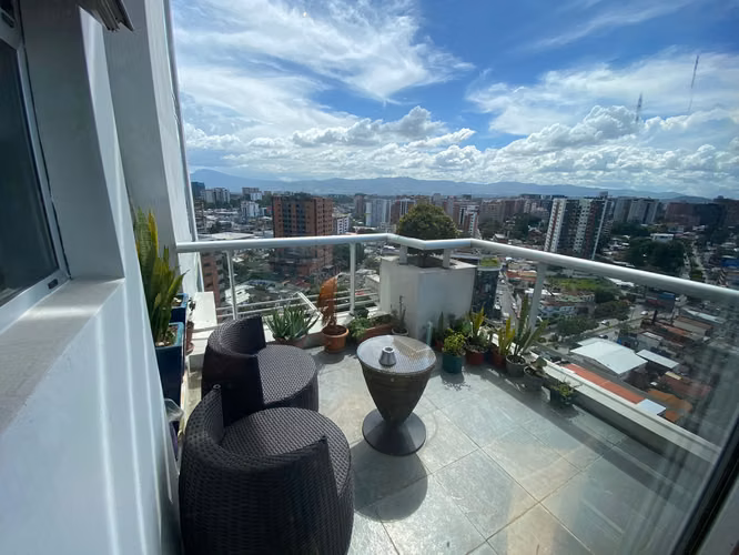 Lindo apartamento en Atrium, excelente vista, 2 niveles.