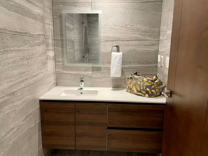 Lindo Apartamento amueblado en venta Edificio Naridia, zona 14. - Imagen 18